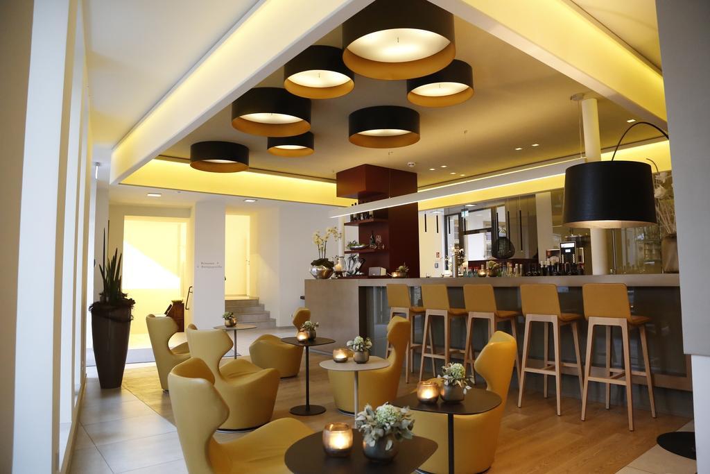 Weinhaus Henninger Hotel Калщад Екстериор снимка
