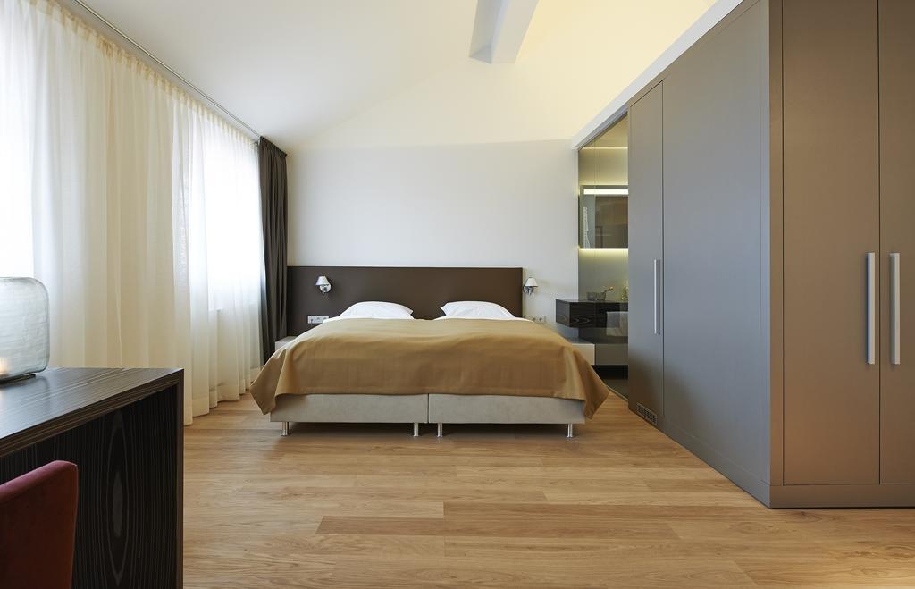 Weinhaus Henninger Hotel Калщад Стая снимка